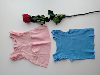 Lot de 2 débardeurs 1 mois