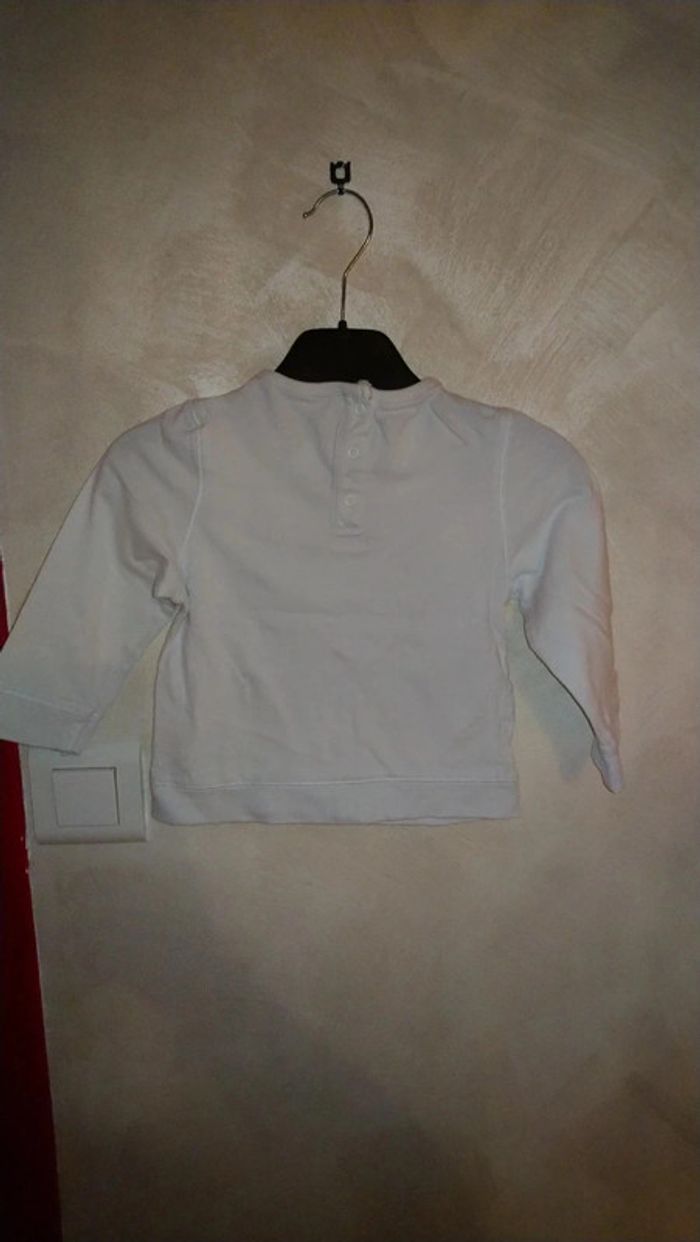 Joli tee shirt manches longues Kiabi taille 18 mois - photo numéro 6