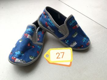 Chaussons bleu voiture Kiabi 27