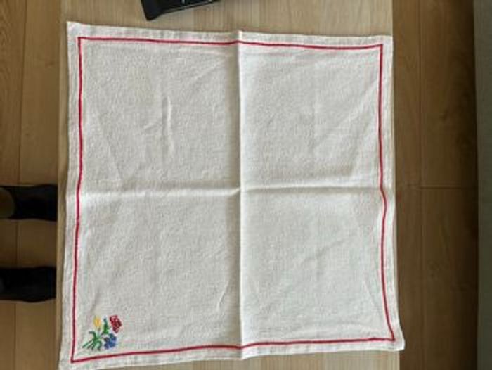 Nappe lin brodé main/12 serviettes/10 carrés - photo numéro 6