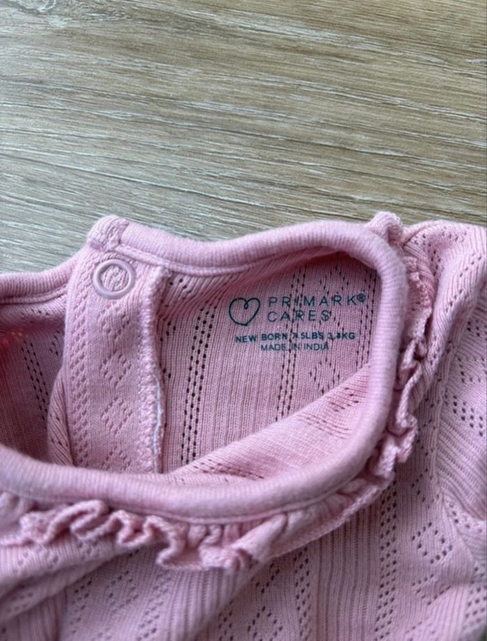 Body rose avec un joli col bébé fille - 1 mois - photo numéro 4