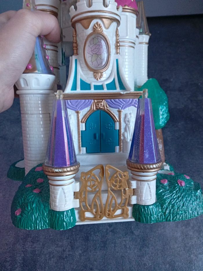 Château La belle et la bete Disney - photo numéro 3