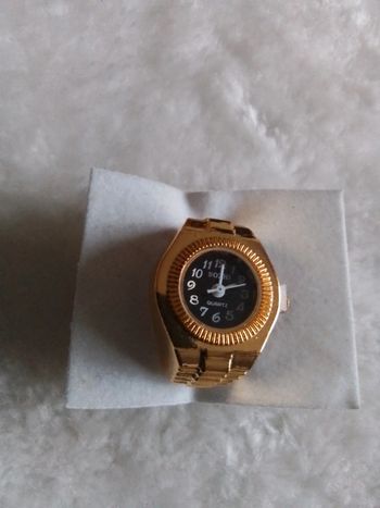 Montre bague dorée
