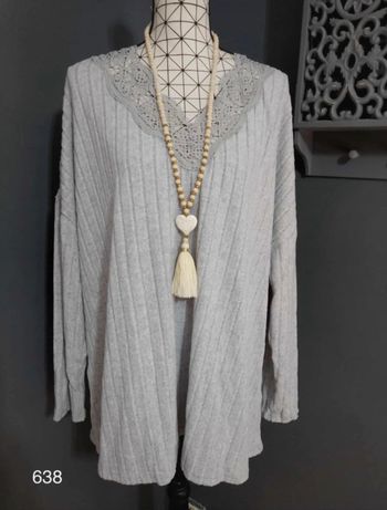 Tee-shirt Grande Taille 58 – Gris Élégant avec Bordure en Dentelle Guipure