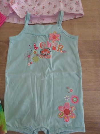 Lot  vêtements filles taille 6 mois