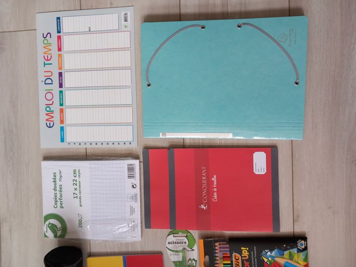 Lot de fournitures scolaires neuves enfants (velleda, ciseaux, règle, cahier ...) - photo numéro 3