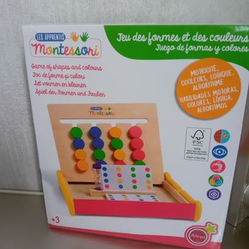 Montessori  jeu des formes et des couleurs neuf