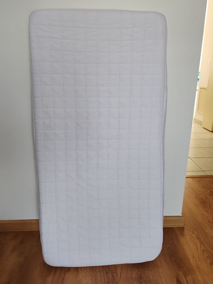 Matelas bébé 120x60 + protège-matelas inclus