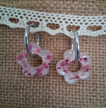 1 paire de boucles d'oreilles anneaux petites pampilles fleurs séchées
