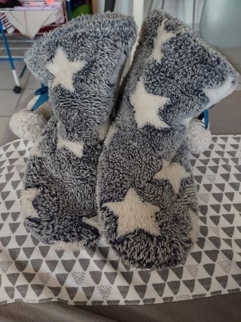 Bottines chaussons d'hiver grises à etoiles