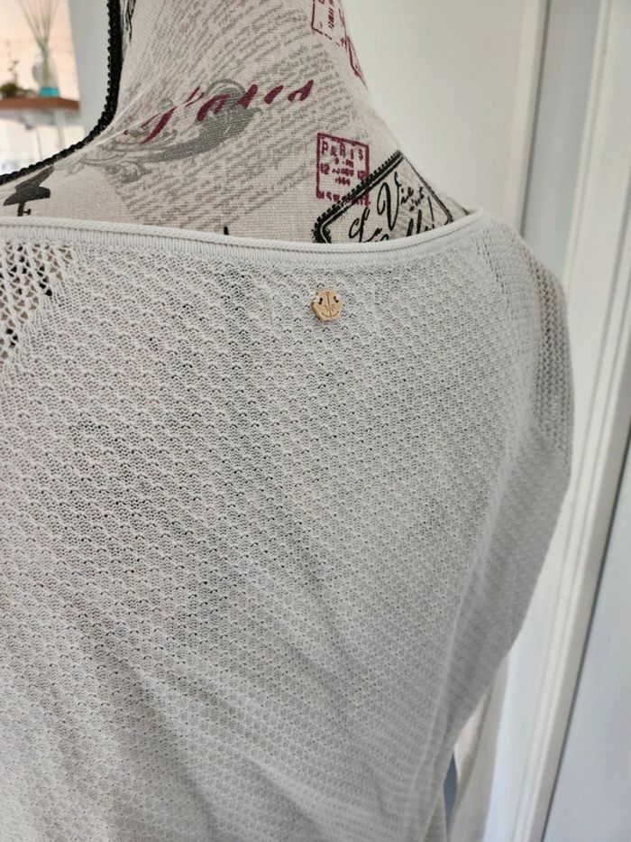 Très joli Pull Blanc col V de chez Bonobo et de taille 36 - photo numéro 4