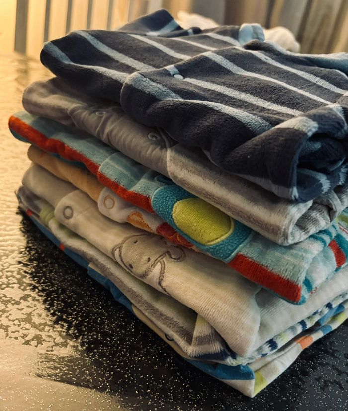 Lot de 7 pyjamas / Taille 1 mois