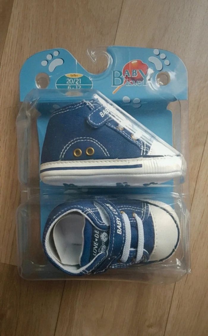 Chaussures 6/12 mois neuves