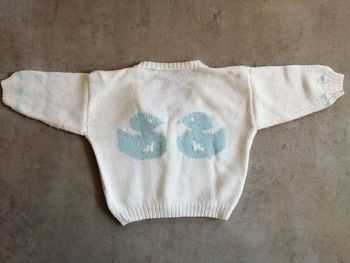 Gilet blanc et bleu tricoté main 2/4 ans Phildar