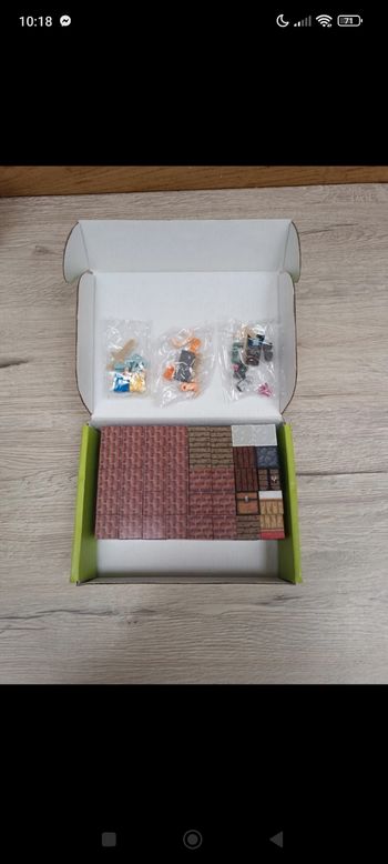 Maison Minecraft avec accessoires en cube magnétique neuf jamais utilisé, 80 pièces