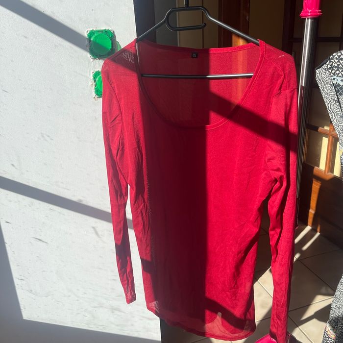 Tee shirt rouge transparent
