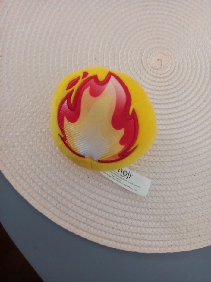 Petite peluche emoji flamme