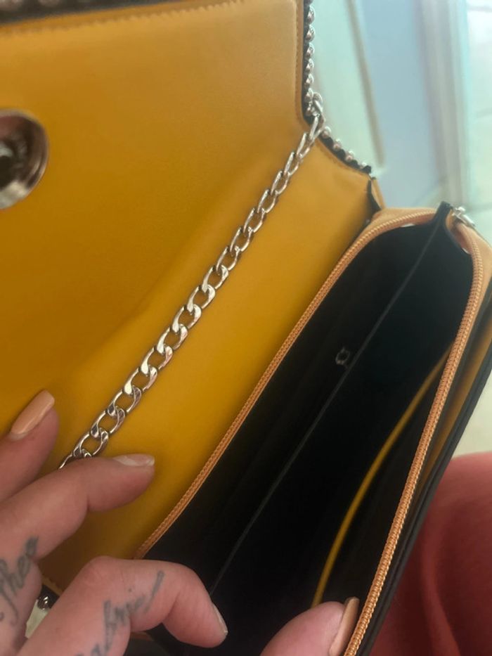 Sac à main jaune clouté - photo numéro 4