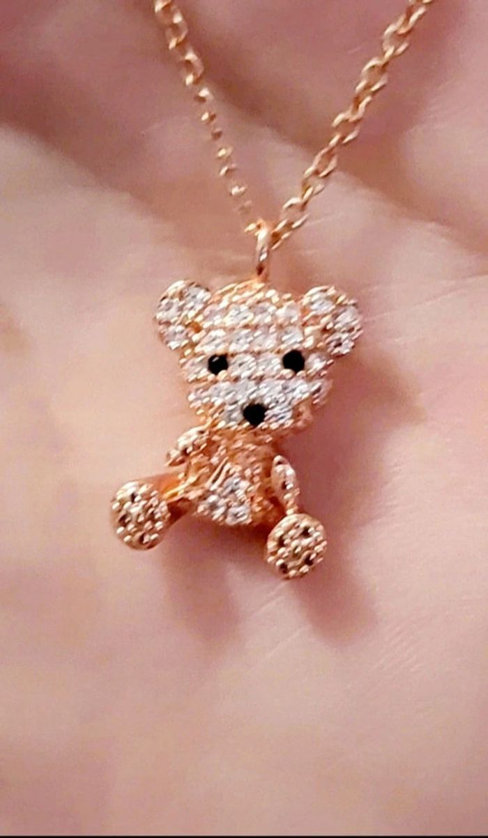Collier doré pendentif ourson strass – Bijou mignon et brillant - photo numéro 2