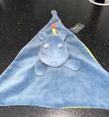 Doudou dragon plat bleu vert orchestra