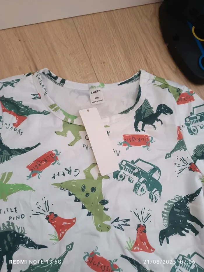 Magnifique pyjama dinausore taille 8 ans - photo numéro 3