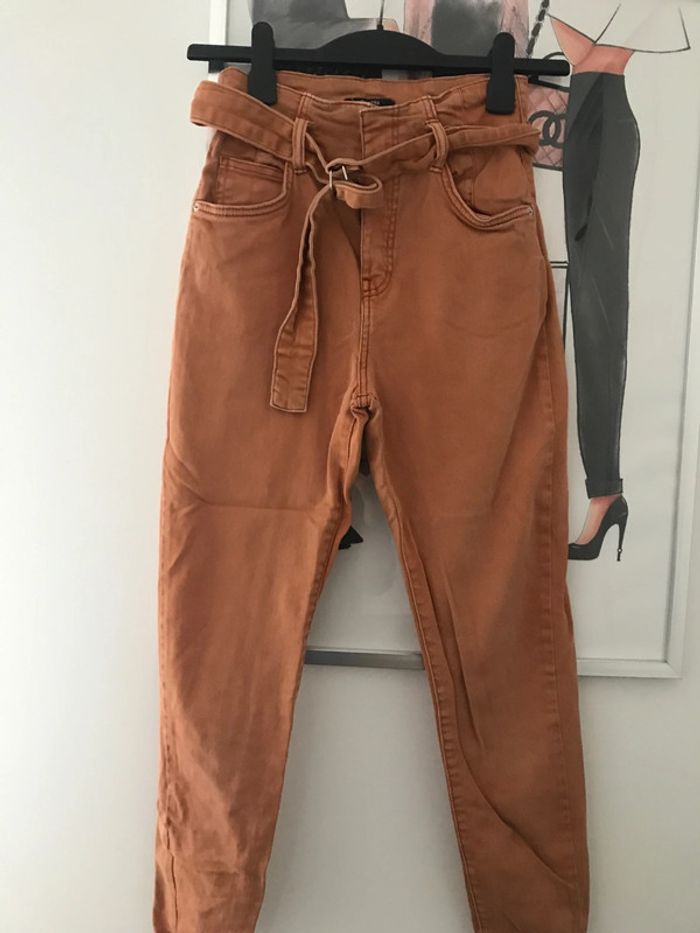 Jean carotte taille haute Bershka 36