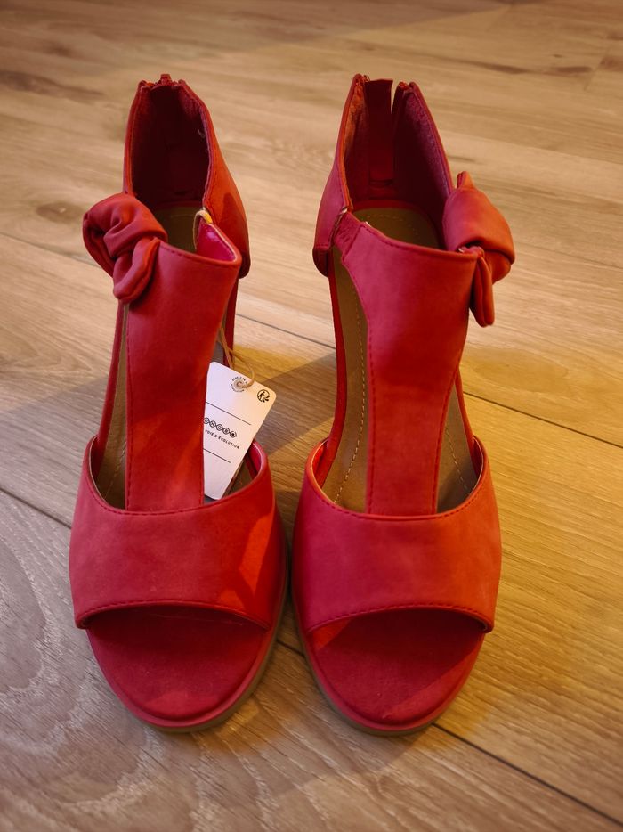 Escarpins rouge corail neufs
