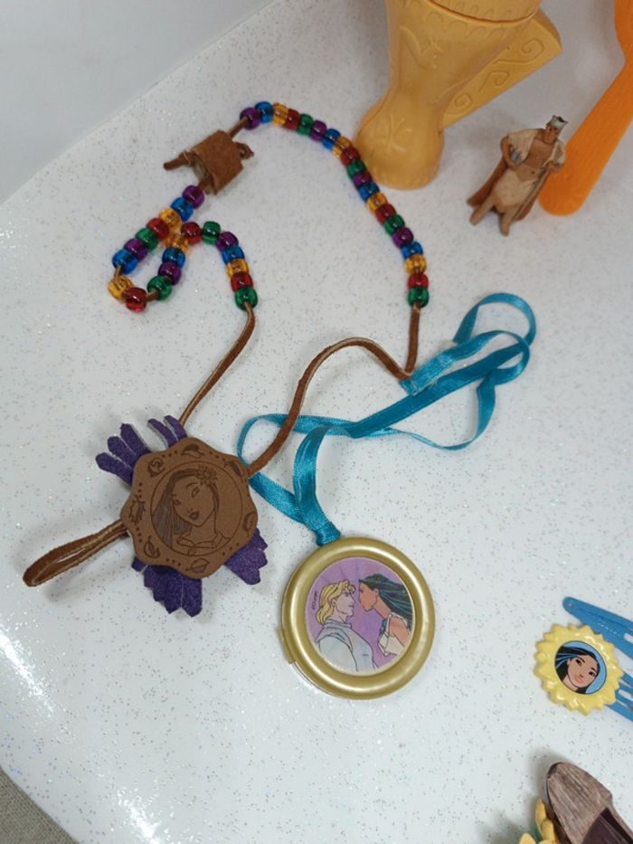 Pocahontas princesse Disney collier boussole barrette clip Animator animator's figurine miroir - photo numéro 13