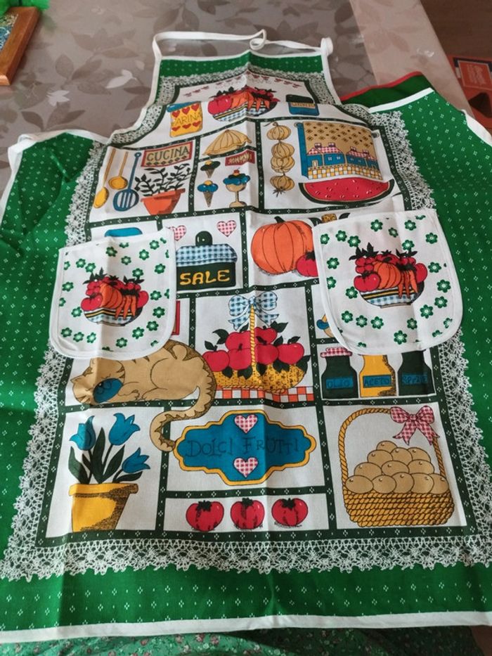 Lot de deux tabliers - photo numéro 3