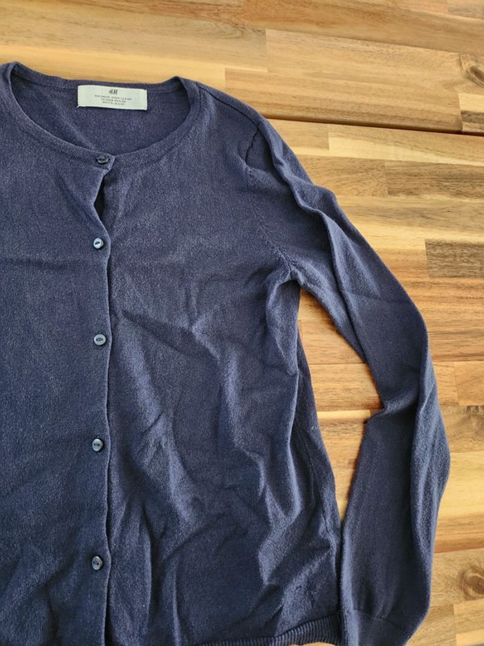 Gilet basique boutons bleu marine col rond H&M - photo numéro 3