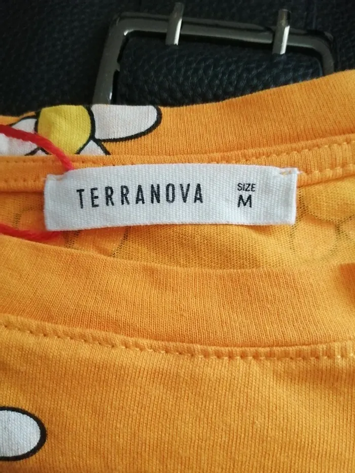 Tee-shirt crop top orange motifs fleurs pâquerettes / terranova / (M) - photo numéro 6