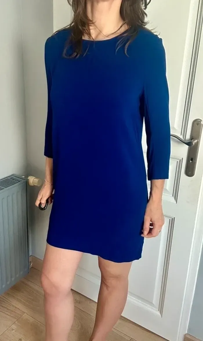 Robe droite Sandro bleu roi – poches & découpe dos - photo numéro 5