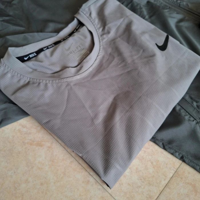 Ensemble Nike Running Homme Taille M – Veste, T-shirt & Short gris - photo numéro 2