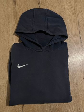 Pull Nike bleu marine avec capuche 