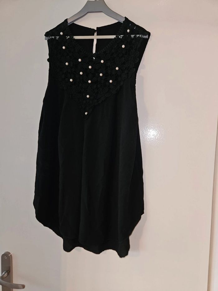Tunique noire avec perles légère