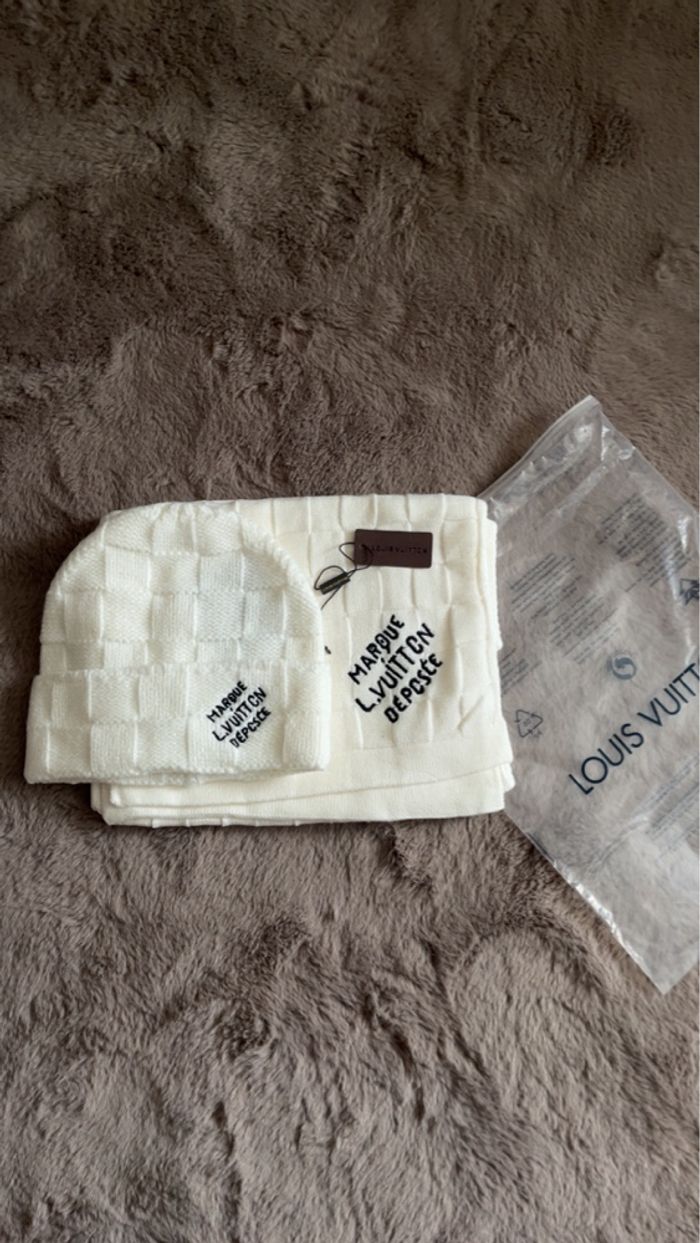 Écharpes + bonnets LV - photo numéro 2