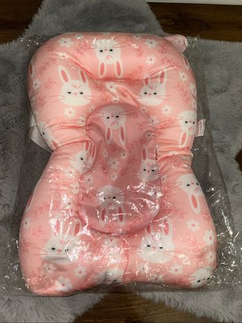 Coussin de bain rose motif lapin - Neuf