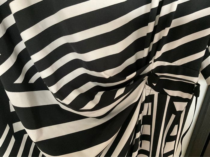 Robe noir et blanche MS Mode - photo numéro 3