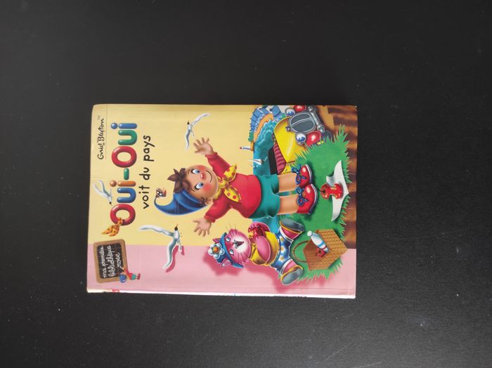 Livre enfant – Oui-Oui voit du pays – Très bon état