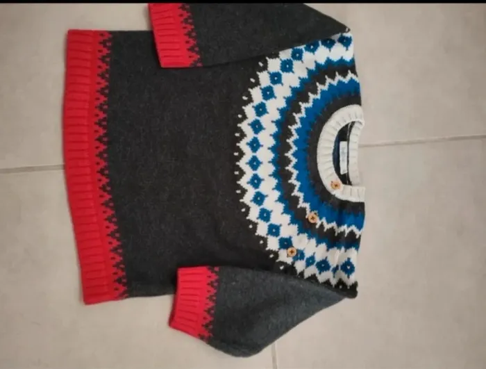 4 pulls 12 18 mois en très bon état 3 GAP et 1 bout chou blanc gris bleu rouge - photo numéro 6