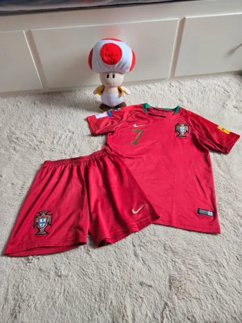 Tenue de foot Ronaldo taille 12 ans