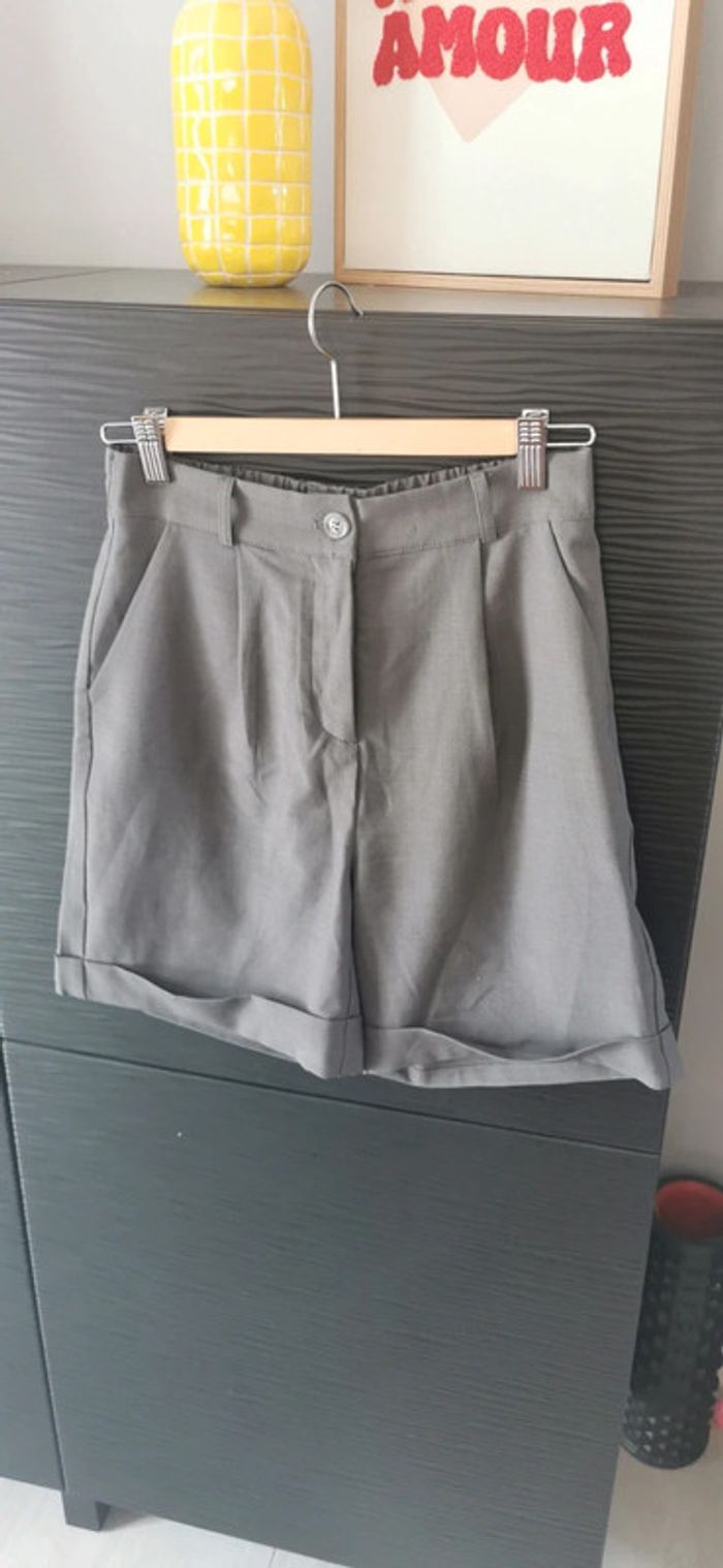 Short gris foncé