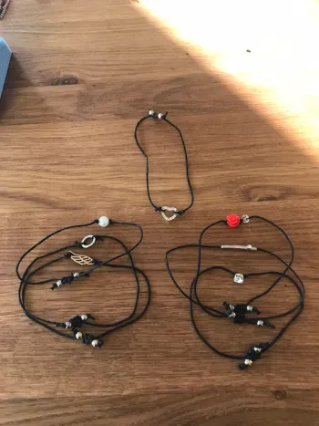 Lot de bracelets à pendentifs H&M