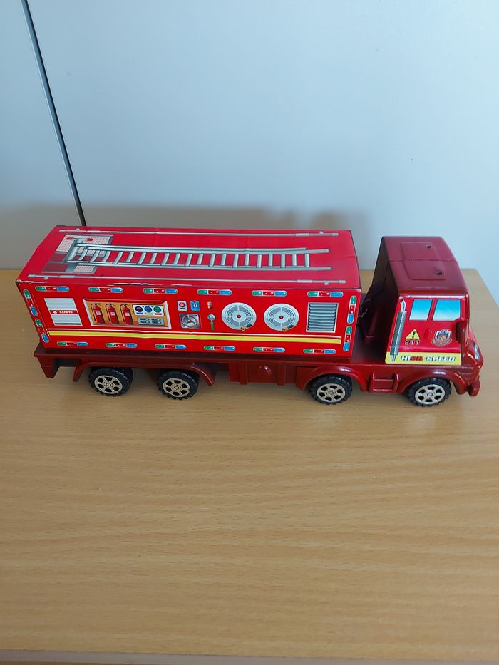 Camion de pompiers - photo numéro 1