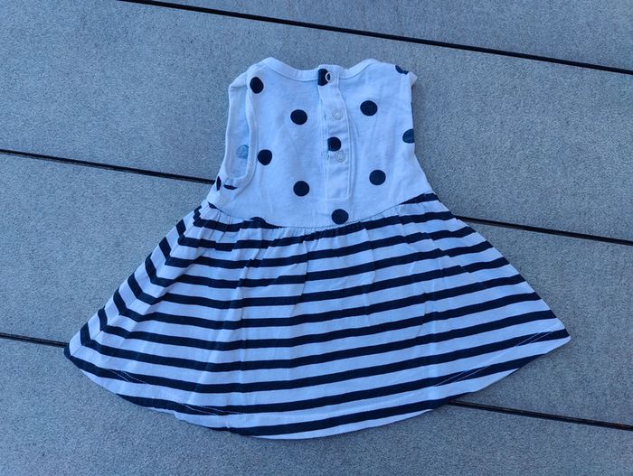 Robe blanche et noire 1 mois kiabi - photo numéro 2
