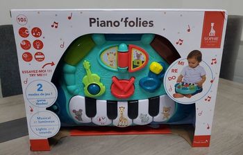 Piano Folies Sophie la Girafe.