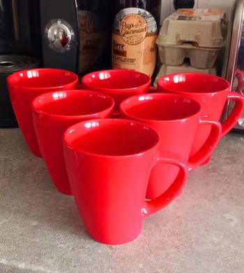6 mugs rouges