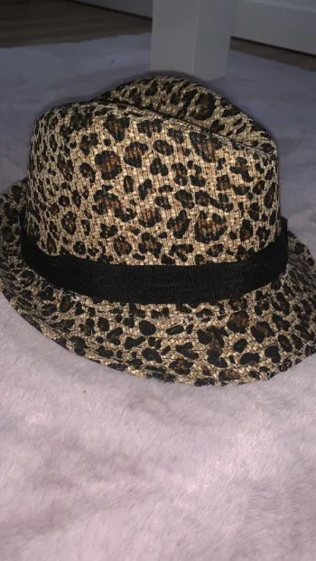 Chapeau leopard neuf