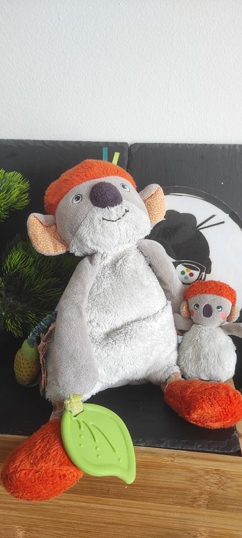 peluche d activités koko koala moulin roty dans la jungle gris orange Feuille