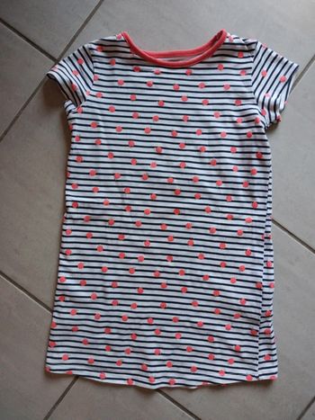 Tee shirt long de la nuit porté une ou deux fois taille 6 ans